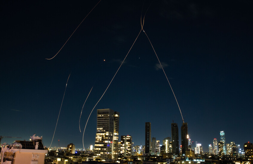 صواريخ إيرانية تقصف مجددا مناطق داخل إسرائيل