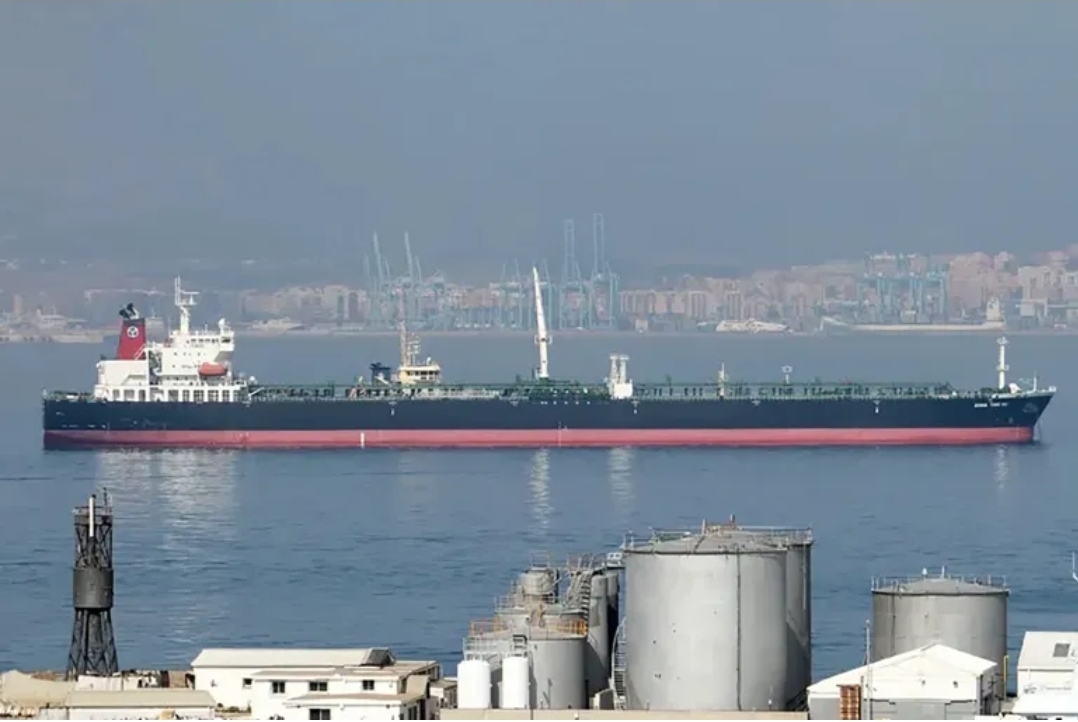 هجمات متصاعدة.. إصابة ناقلة نفط ثانية قرب مضيق هرمز