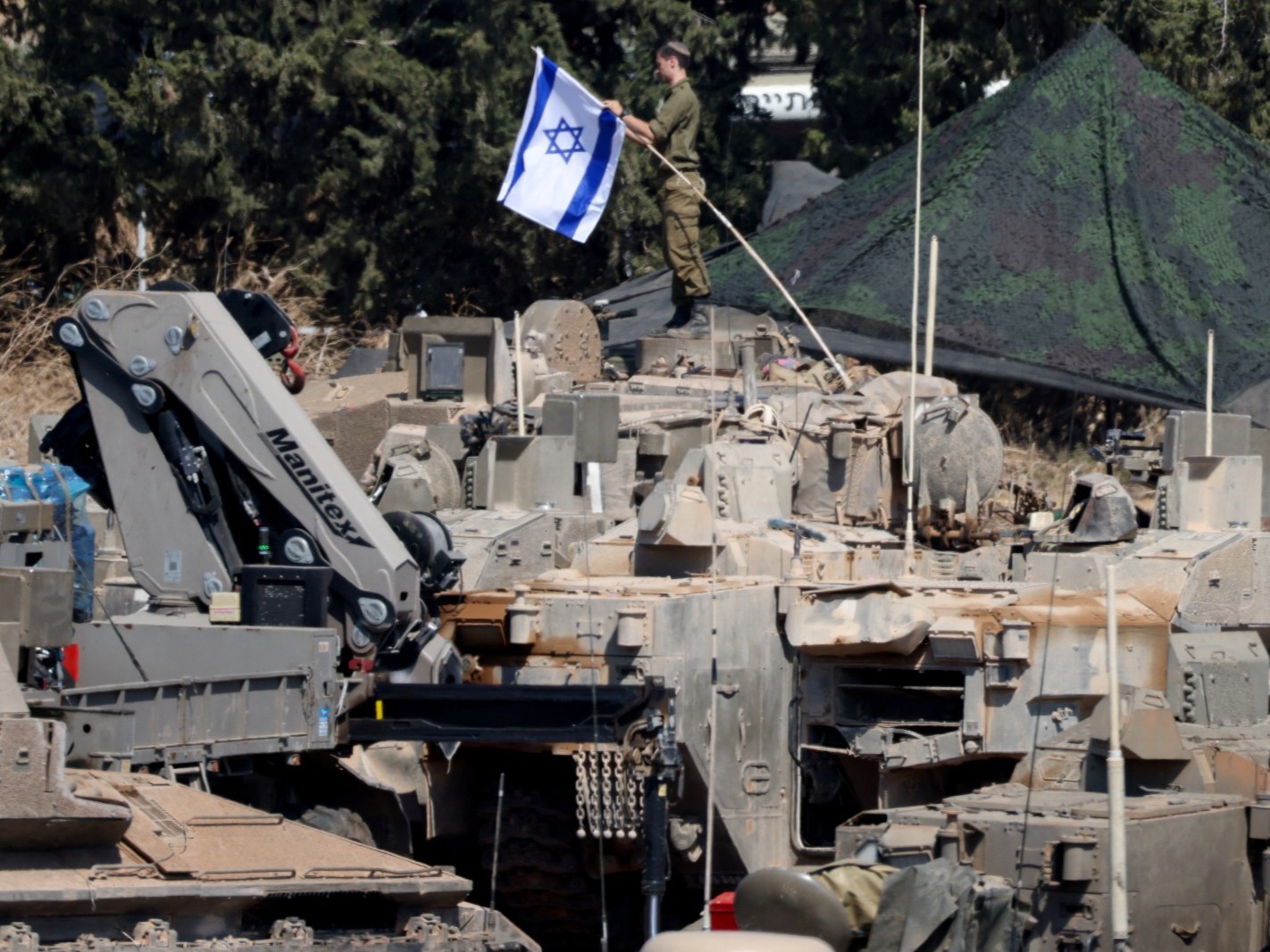 : إسرائيل تستعد لإنشاء خط دفاع أمامي عازل في الجنوب اللبناني