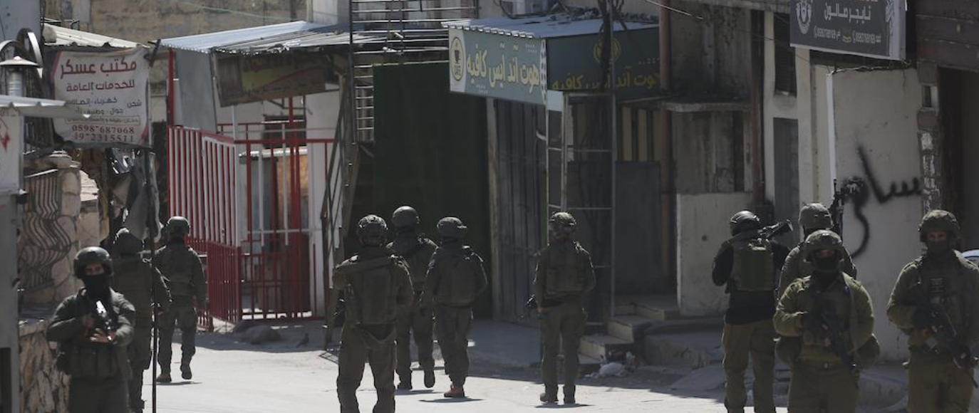 إصابة شاب وطفل برصاص الاحتلال شرق نابلس