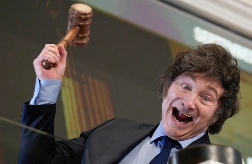 رئيس الأرجنتين ينشر فيديو لـ"الساحر" ترامب يخفي خامنئي ومادورو عن الوجود بحركة خاطفة