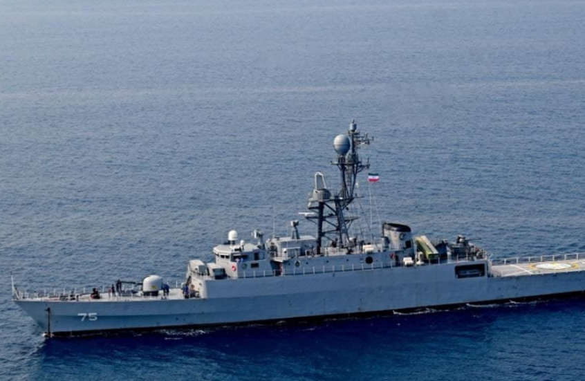 "رويترز": غواصة مجهولة هاجمت فرقاطة إيرانية قبالة سواحل سريلانكا وأصابت 78 بحّارا