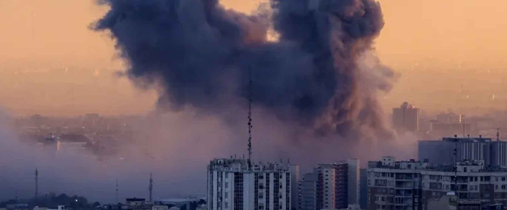 انفجارات تهز طهران.. والحرس الثوري يطلق موجة من الهجمات على إسرائيل