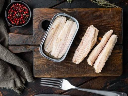 هل يصبح السردين المعلّب سر البشرة والرشاقة؟