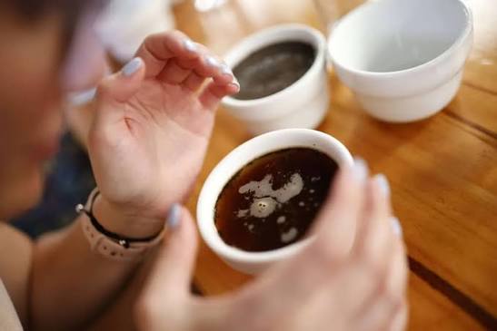 هل يفيد تأخير فنجان القهوة؟
