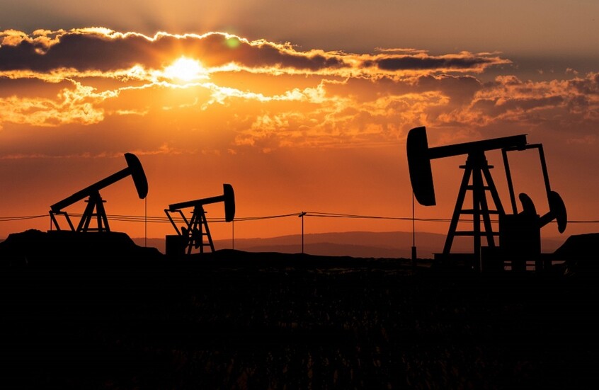 أسعار النفط تقترب من حاجز 120 دولارا للبرميل