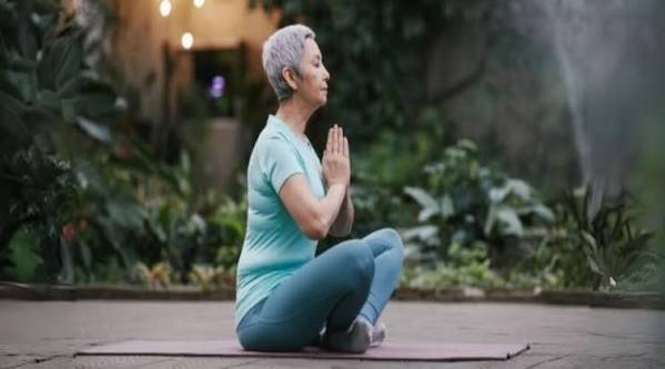 هل يخفف التأمل واليوغا أعراض الخرف؟