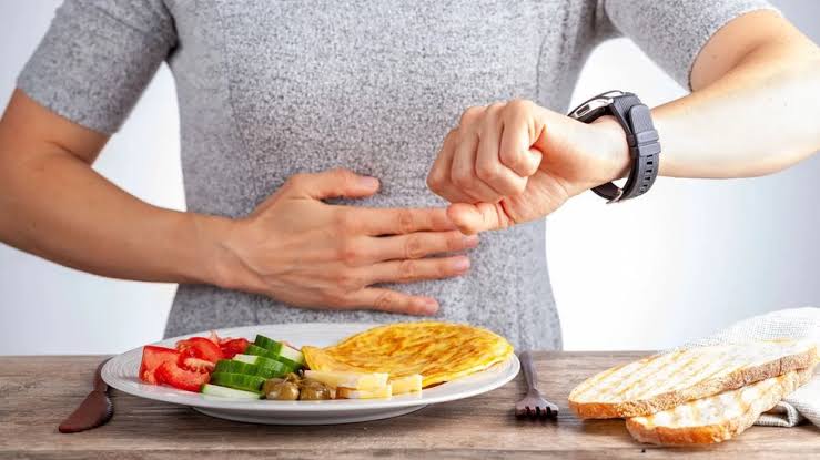 هل الصيام المتقطع وسيلة فعالة لفقدان الوزن؟