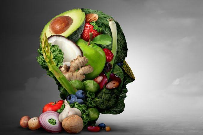 كيف يتكيف النباتيون مع المجتمع؟