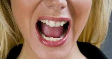 هل مشاكل الفم تنذر بسرطان الأمعاء؟