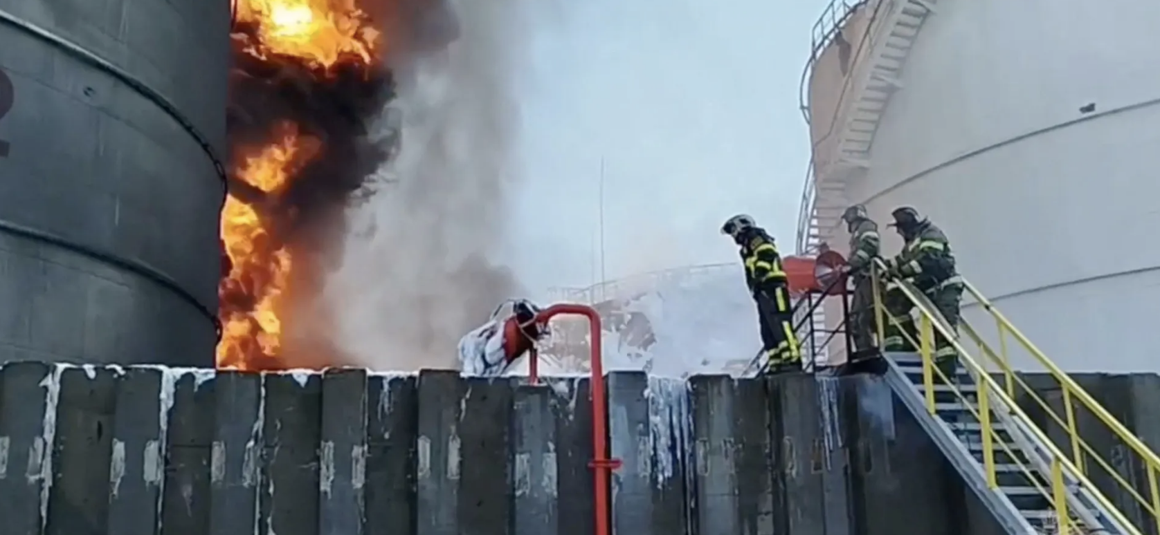 موسكو: مسيرات أوكرانية تصيب مصفاة نفط رئيسية وميناء مهما