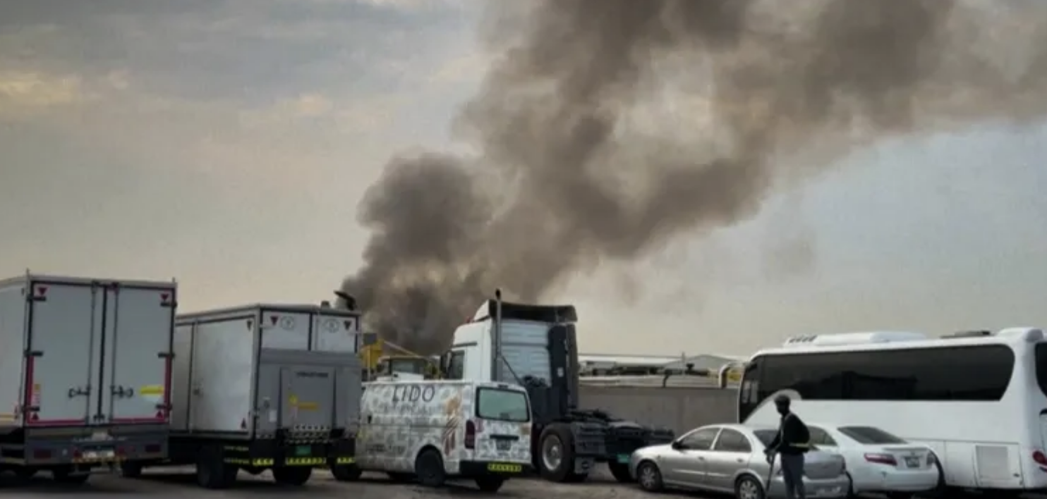 اعتراض مسيّرات وصواريخ في السعودية وقطر والكويت وسقوط شظايا بدبي