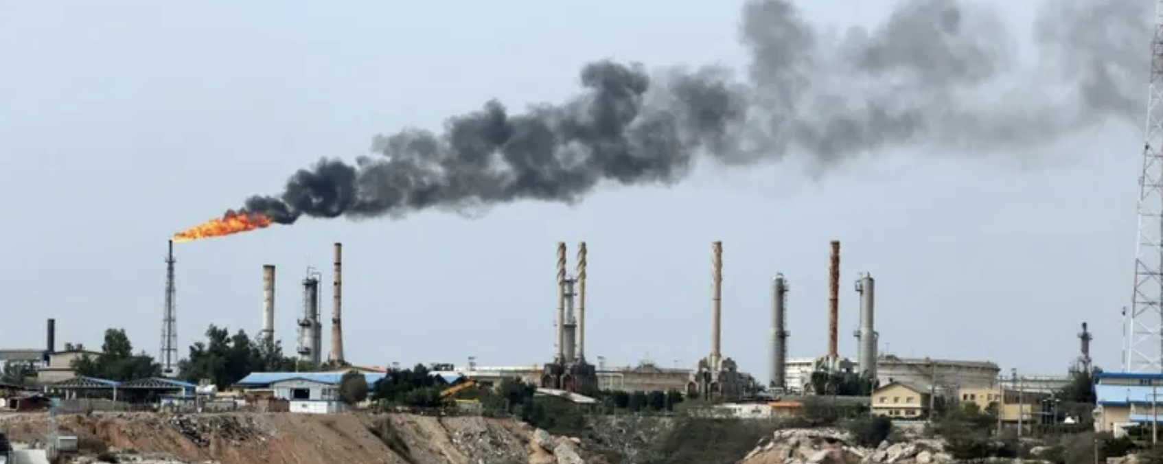 "درة تاج إيران".. ترامب ينشر فيديو لضرب خرج ويقايضها بهرمز