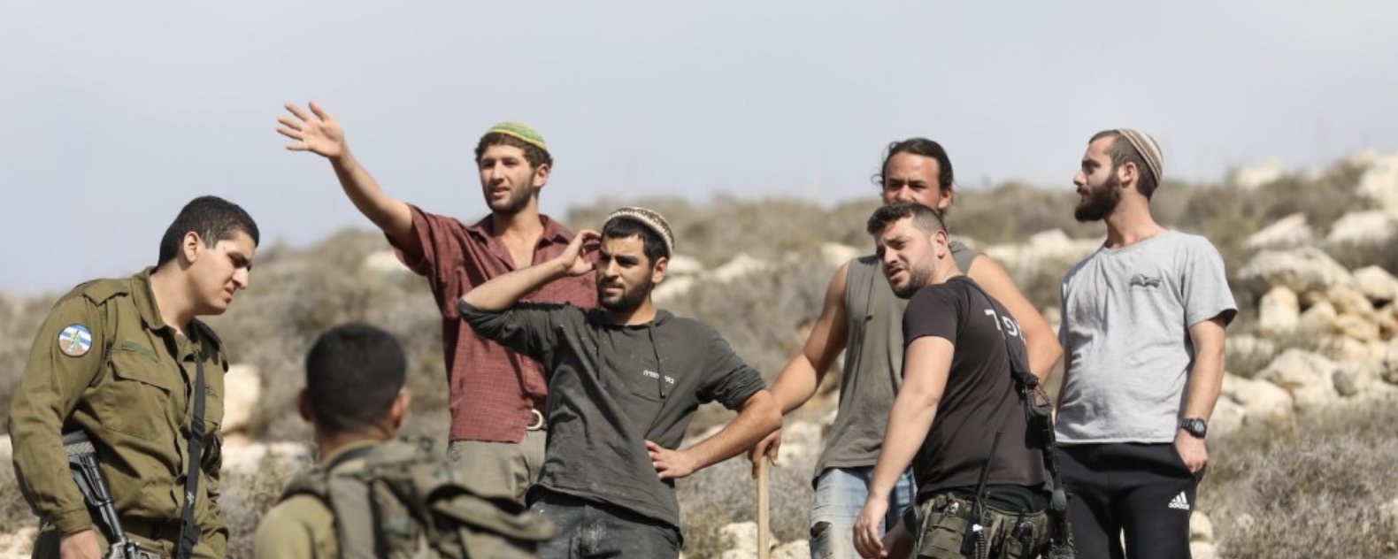 4 اصابات بالرصاص والضرب وسرقة أغنام في هجوم للمستعمرين شرق بيت لحم