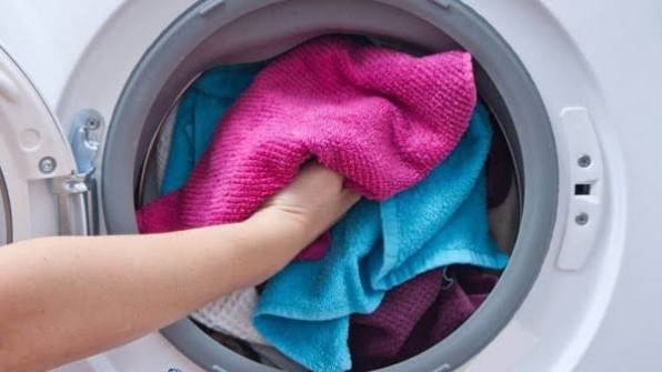 لماذا علينا غسل الملابس الجديدة؟
