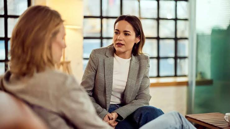 متى يتحول اللطف إلى استنزاف؟