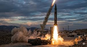 كيف يغيّر الوقود الصلب قواعد إطلاق الصواريخ؟