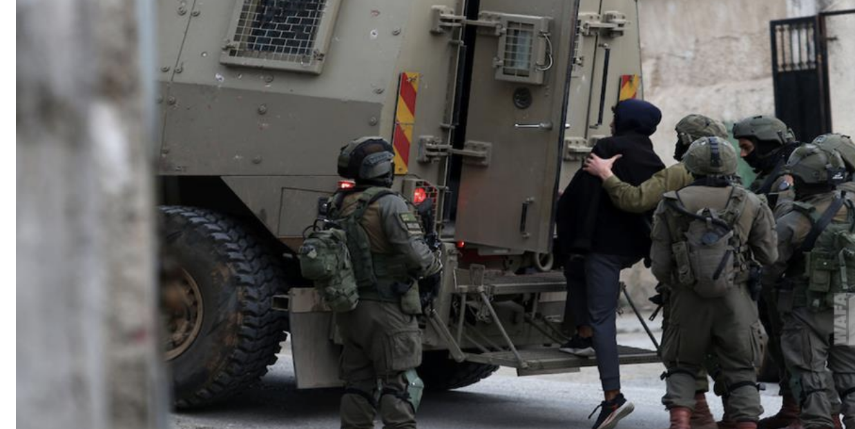 الاحتلال يعتقل مواطنا ونجله الطفل ويستولي على مركبات في بيت أمر شمال الخليل