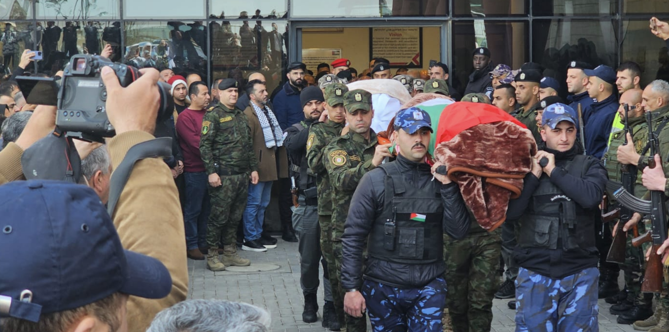 تشييع جثامين الشهيدات الثلاث في جنازة عسكرية مهيبة في الخليل