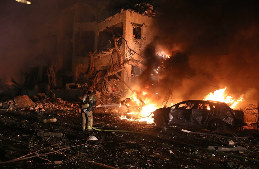 إيران تعلن استهداف قواعد أمريكية وإسرائيلية بصواريخ باليستية في عملية "وعد الصادق 4"