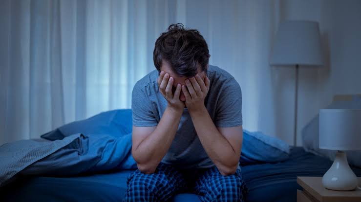 لماذا يزداد القلق عند النوم؟