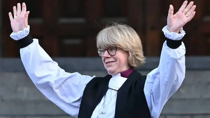 سارة مولالي تكسر تقليدًا عمره 1400 عام!