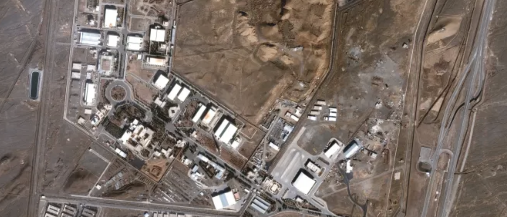 إسرائيل تقصف نووي إيران في 3 مناطق.. وطهران تتوعد