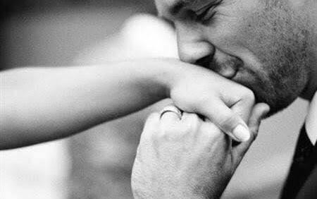 من قبلة بسيطة إلى غرامة ثقيلة