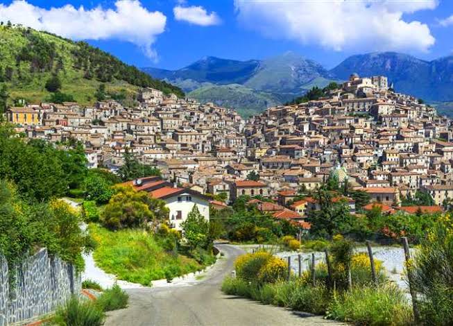 دول تعرض آلاف الدولارات لجذب سكان جدد إليها