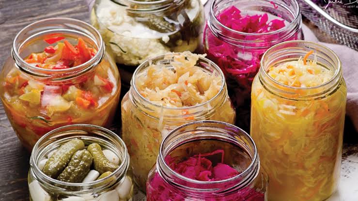 الأطعمة المُخمَّرة آمنة ومفيدة أكثر مما نعتقد