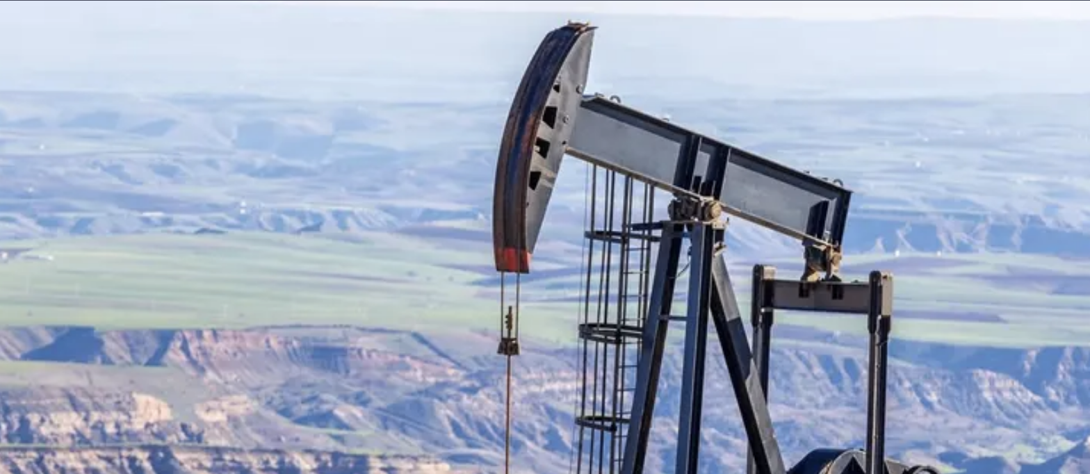 أسعار النفط تقفز 4% بعد إعلان ترامب استمرار الضربات على إيران