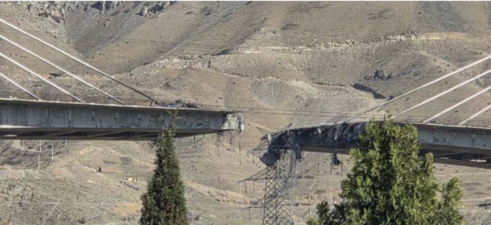 ترامب يهدد بضرب الجسور ومحطات توليد الكهرباء في إيران