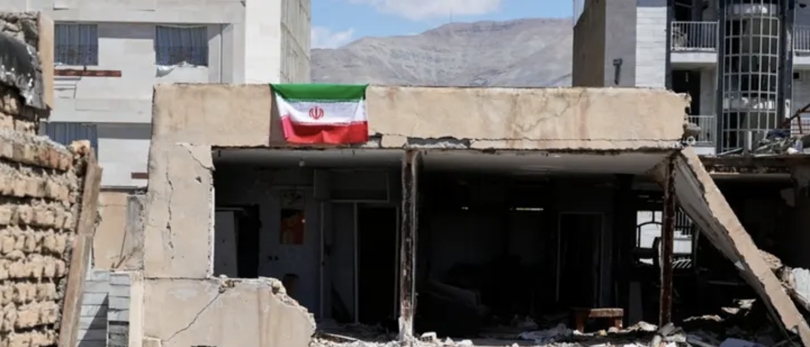 الحرب تتواصل في إيران.. انفجارات في طهران وتحليق مكثف للمقاتلات