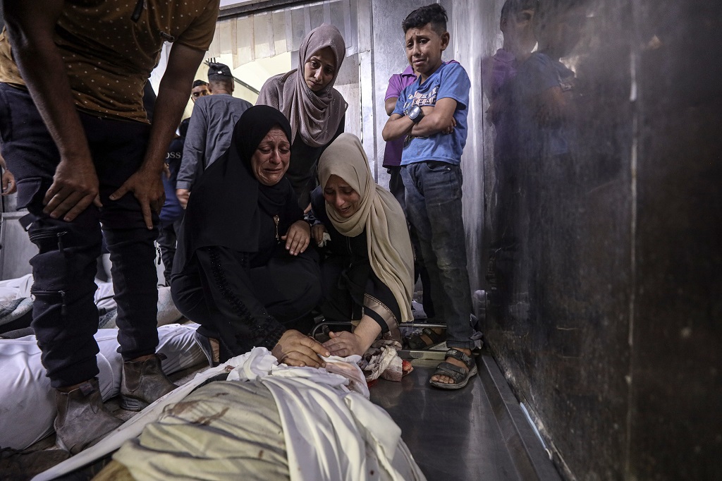 ثلاثة شهداء ومصابون في قصف الاحتلال تجمعا للمواطنين شرق مدينة غزة