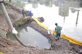 مصر.. استنفار لمنع تلوث مياه الشرب شرق القاهرة جراء بقعة بترولية