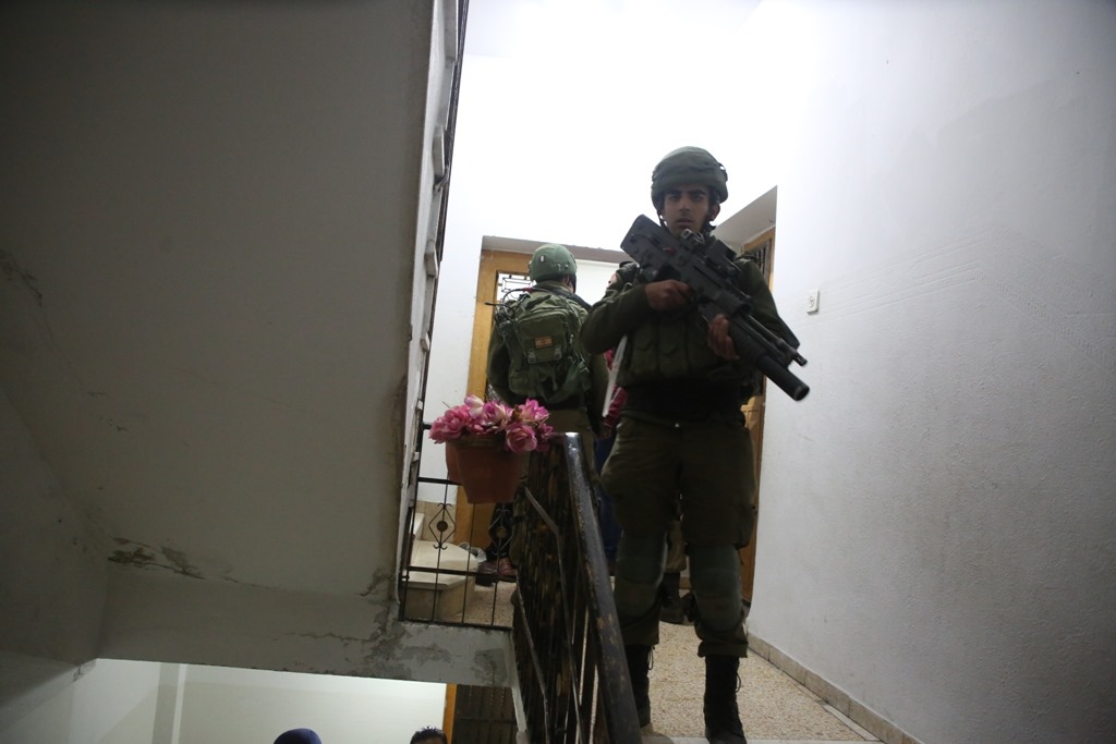 وفاة مسنة بسكتة قلبية خلال اقتحام الاحتلال منزلها شرق قلقيلية