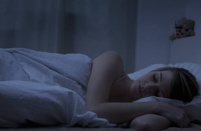 النوم المنتظم.. درع طبيعي يحمي قلب