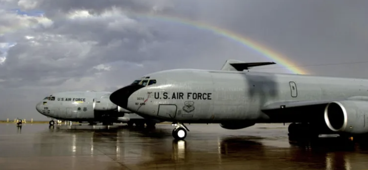 بيانات ملاحية تكشف نشاطا مكثفا لطائرات الشحن والتزود بالوقود فوق أوروبا