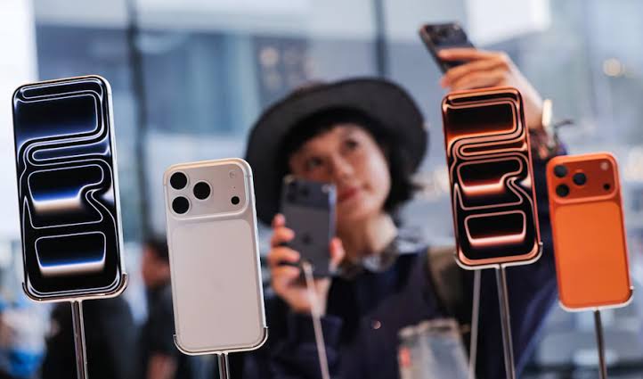 آبل تتصدر سوق الهواتف الذكية لأول مرة في 2026