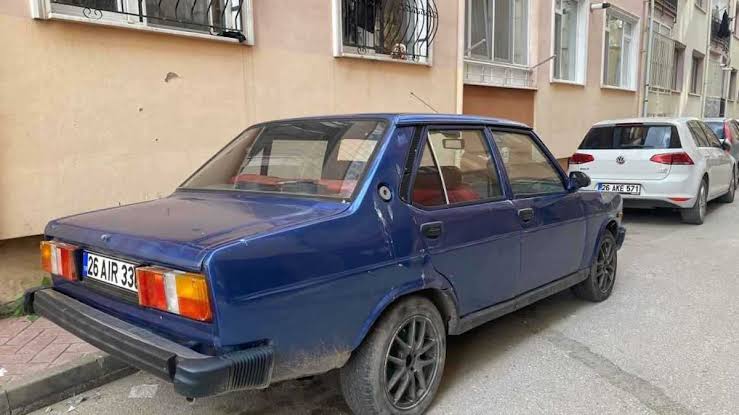 سيارة عمرها 40 عاماً تجذب مئات المشترين في تركيا