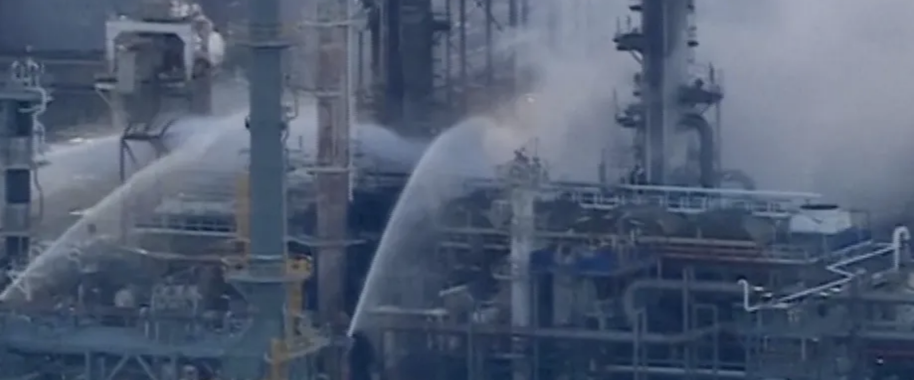 حريق هائل في إحدى مصفاتَي النفط في أستراليا