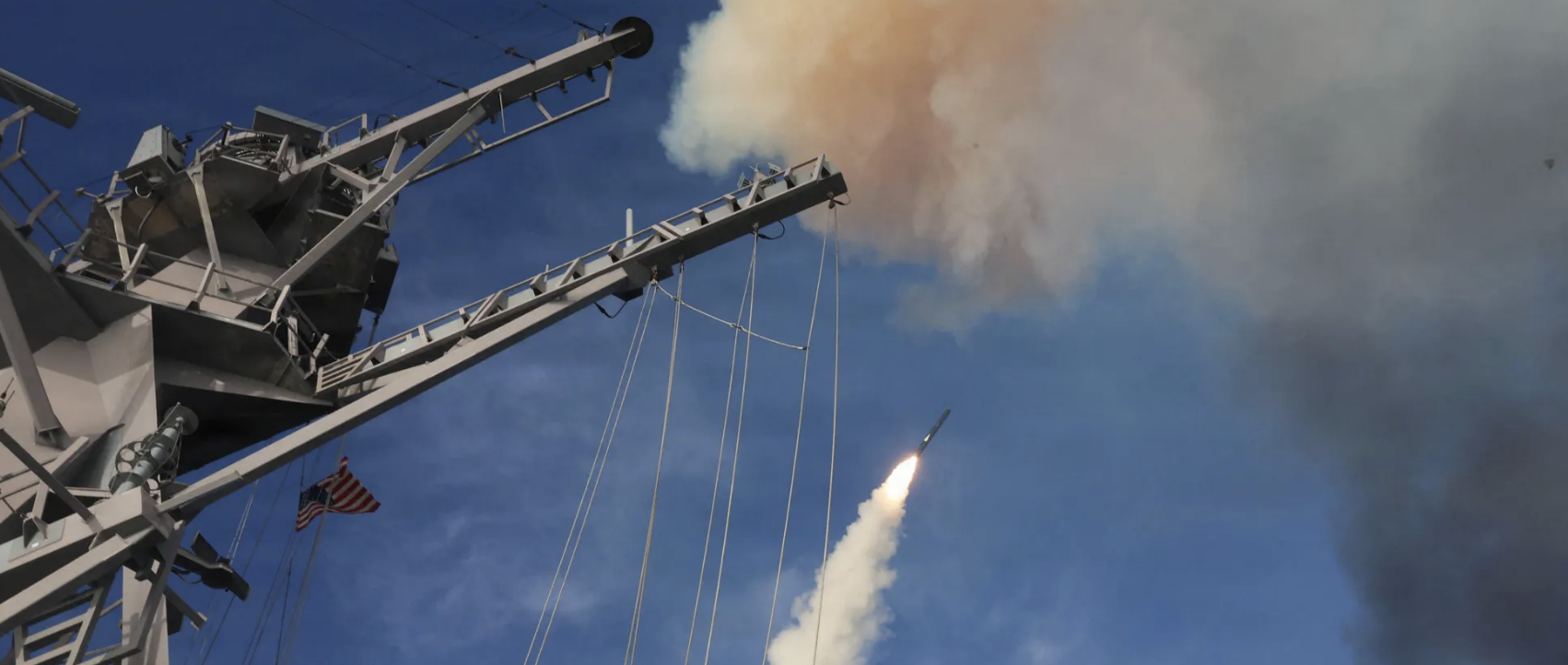 إدارة ترامب تطالب شركات السيارات بتصنيع أسلحة