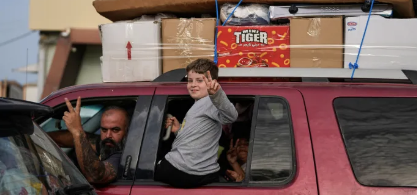 لبنان.. عشرات آلاف النازحين يعودون للجنوب والضاحية مع بدء الهدنة