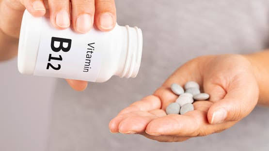 فيتامين B12 أساسي لصحة الأعصاب