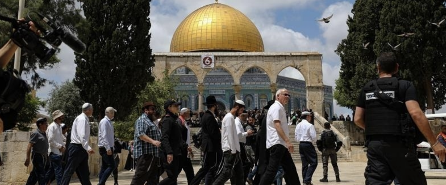 152 مستعمرا يقتحمون المسجد الأقصى ويرفعون علم الاحتلال في باحاته