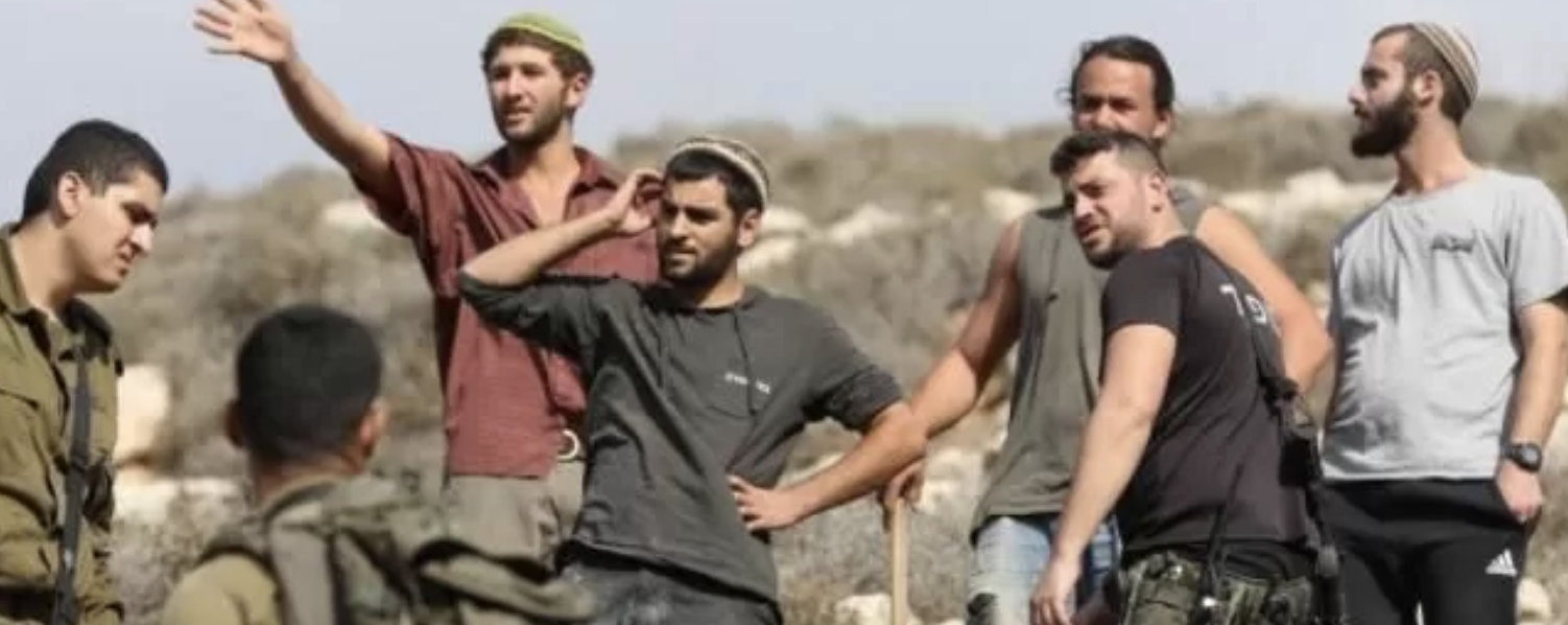 مستعمرون بحماية جيش الاحتلال يقتحمون مادما جنوب نابلس ويحطمون عددا من المركبات