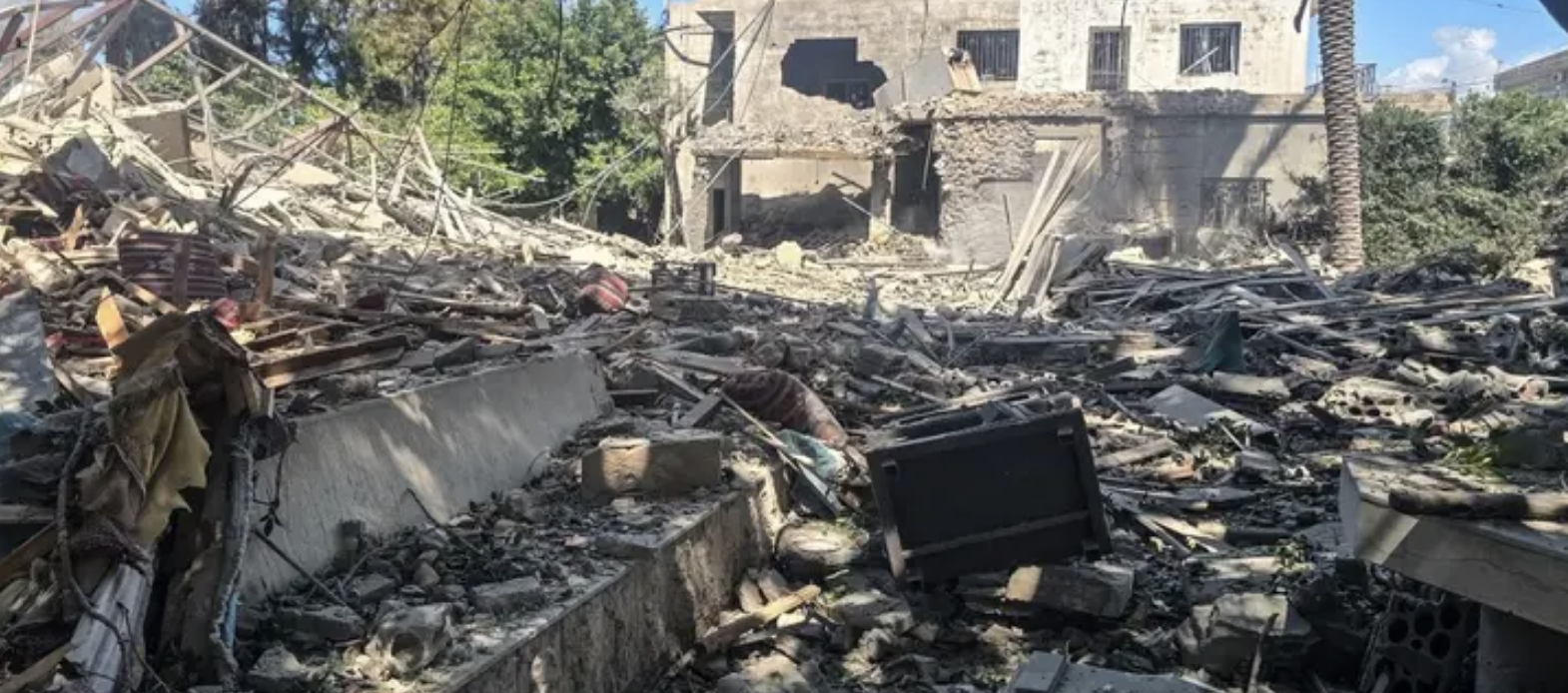 رغم الهدنة.. إسرائيل تواصل تفجير المنازل وتنذر سكان جنوب لبنان