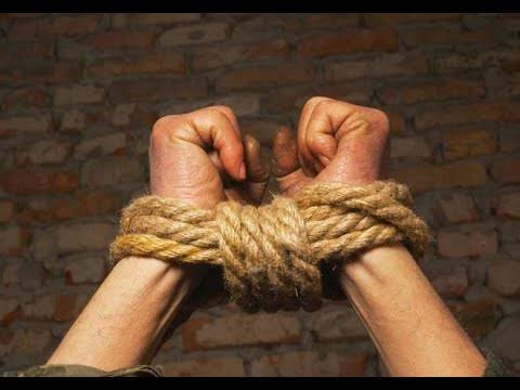 شقيقان يعذبان والدهما في لبنان