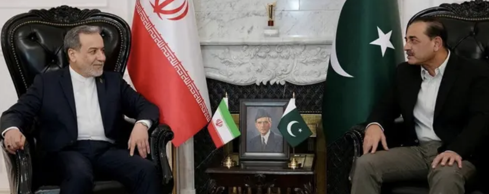 عراقجي يلتقي قائد الجيش الباكتساني.. بقائي وغريب آبادي حاضران