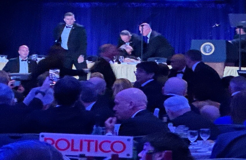 إجلاء ترمب من عشاء مراسلي البيت الأبيض بعد حادثة إطلاق نار